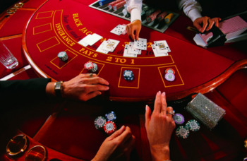 Czy istnieją strategie na oszukanie kasyna w blackjacka?